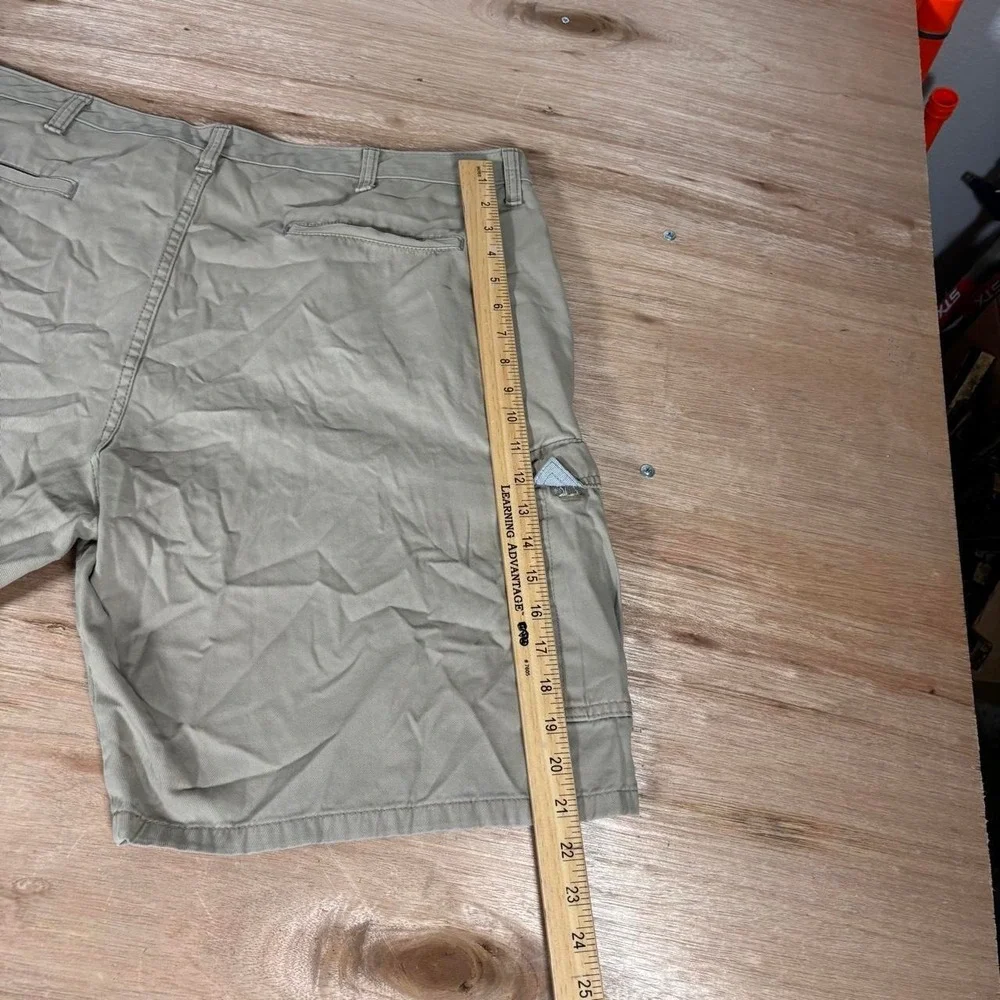 Wrangler Khaki Tan cargo shorts Size 42